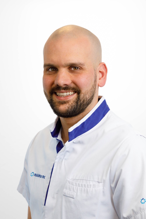 Dr. Martijn van Hooff